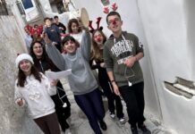 Κάλαντα Αγάπης και Αισιοδοξίας από τα Παιδιά της Τήνου