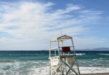 Οι νοτιάδες προκάλεσαν φθορά στον στύλο ναυαγοσώστη στον Άγιο Φωκά