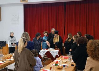 Έκοψαν την πίτα τους οι Τρίτεκνοι Τήνου