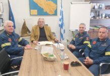 Ο νέος Διοικητής Πυροσβεστικής Ν. Αιγαίου στο Δήμαρχο Τήνου