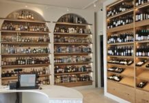 Επιστρέφει ανακαινισμένο το “Ποτοπωλείον”