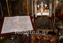 Πλήθος πιστών στην Ακολουθία του Ακαθίστου στην Τήνο