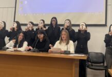 «STOP στη Βία» Δυνατό μήνυμα από τους μαθητές των Λυκείων Τήνου