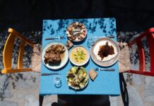 “Στα Φυσ’ Αέρα” στην Αετοφωλιά Τήνου: Νέα σελίδα, ίδια αγαπημένη γεύση