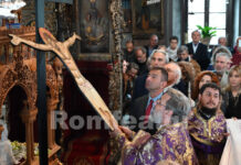 Αποκαθήλωση στην Τήνο
