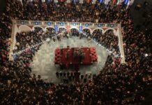 H Ακολουθία της Αναστάσεως στη Μεγαλόχαρη Τήνου