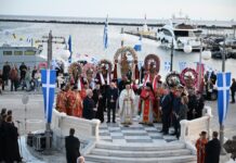 Εσπερινός Αγάπης και λιτανεία λαβάρων στην Τήνο