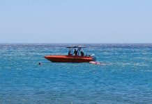 Παροχή συνδρομής σε χειριστή ιστιοσανίδας στην Τήνο