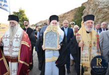Τρισαρχιερατική Θεία Λειτουργία στην Ι.Μ. Κεχροβουνίου Τήνου