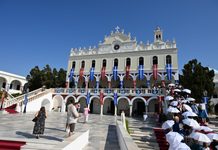 Με λαμπρότητα τα Εννιάμερα της Παναγίας στην Τήνο