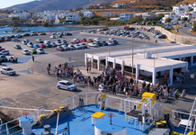 Μαζική αναχώρηση εκατοντάδων επιβατών και οχημάτων απο την Τήνο